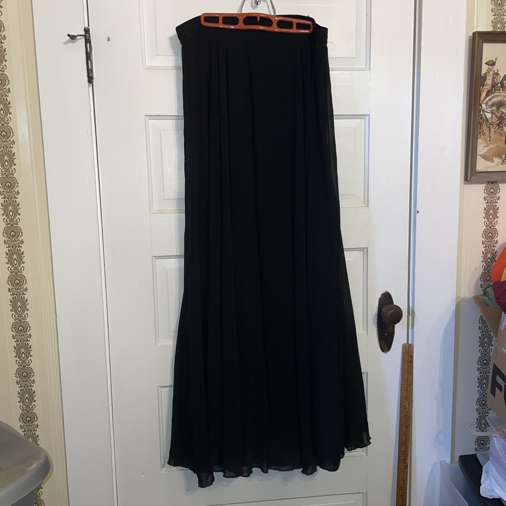 City Triangles Size 11 Long Black Flowing‎ Two Layer Skirt